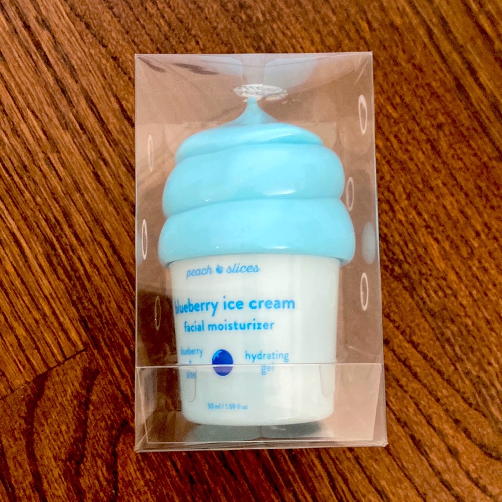 NIB Peach Slices Blueberry 🫐 ice cream moisturizer